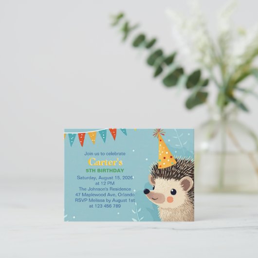 Cute Hedgehog Birthday Party Invitation エンクロージャーカード (スタンド正面)