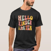 Cute Hello Kindergarten Groovy First Day Of School Tシャツ (正面)