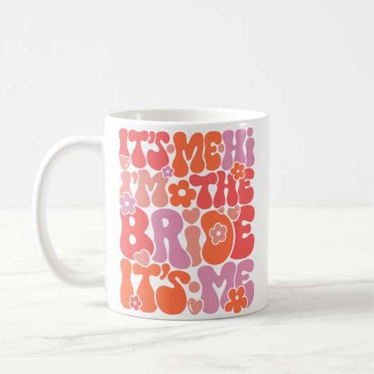 Cute “Hi It’s Me, I’m the Bride” Just Engaged Mug コーヒーマグカップ (左)