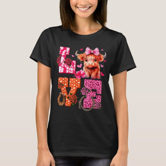 Cute Highland Cow And Nk Heart Valentines Day Love Tシャツ (正面)