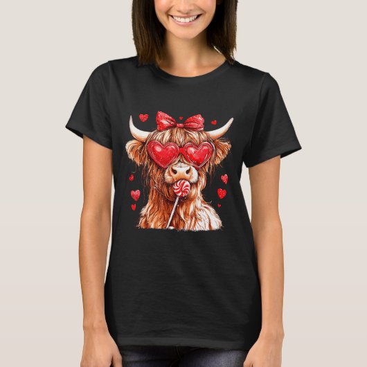Cute Highland Cow Candy Cane Heart Valentines Day  Tシャツ (正面)