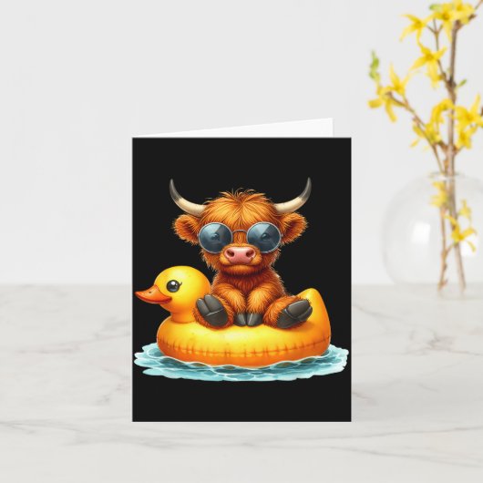 Cute Highland Cow Duck Ol Float Summer Vibes Swimm カード (黄色い花)