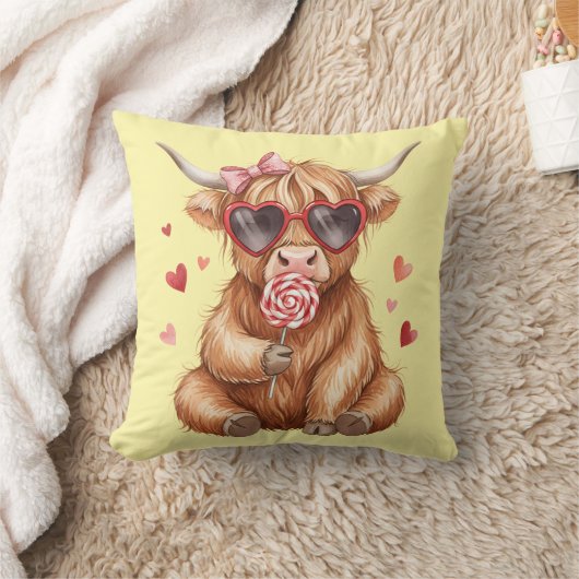Cute Highland Cow Valentine Decorativ Throw Pillow クッション (ブランケット)
