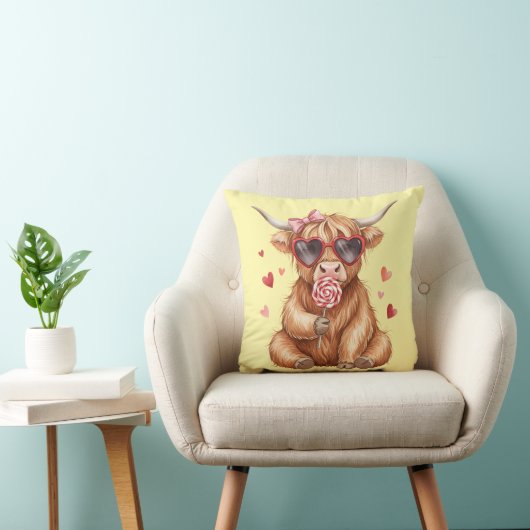 Cute Highland Cow Valentine Decorativ Throw Pillow クッション (椅子)