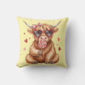 Cute Highland Cow Valentine Decorativ Throw Pillow クッション (正面)