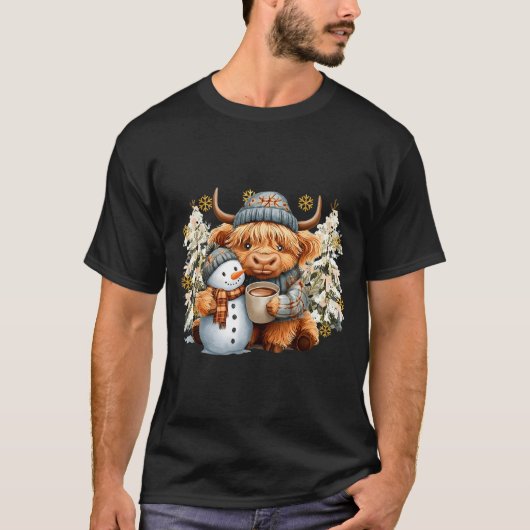Cute Highland Cow With Snowman Hot Cocoa Christmas Tシャツ (正面)