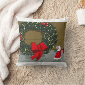 Cute Holiday Pillow with a mouse and wreath. クッション (ブランケット)