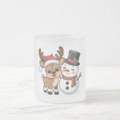 Cute Holiday Reindeer & Snowman フロストグラスマグカップ (中央)