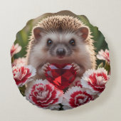 Cute January Hedgehog with Garnet Heart ラウンドクッション (裏面)