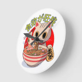 Cute Japanese Cat Eating Noodles with Chopsticks ラウンド壁時計 (傾斜)