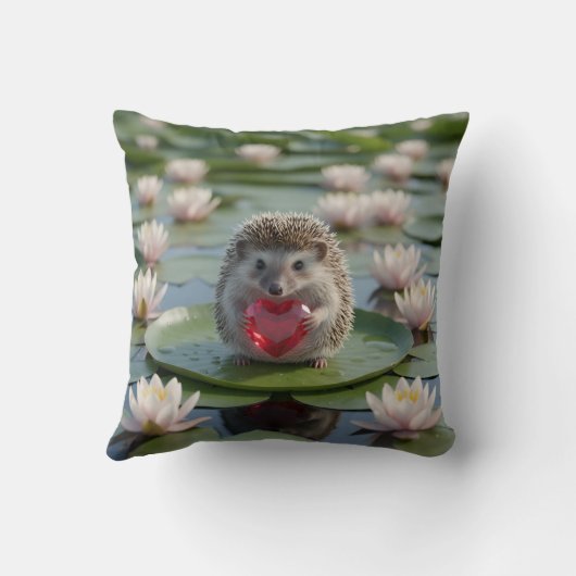 Cute July Hedgehog with Ruby Heart クッション (裏面)