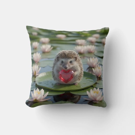 Cute July Hedgehog with Ruby Heart クッション (正面)