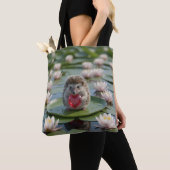 Cute July Hedgehog with Ruby Heart トートバッグ (クローズアップ)