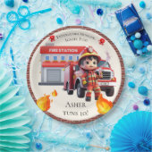 Cute Kawaii Firefighter Boy and Fire Truck ペーパープレート (パーティー)