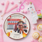Cute Kawaii Firefighter Boy and Fire Truck ペーパープレート (パーティー)