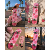 Cute Kawaii Strawberry Cow Pattern スケートボード
