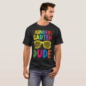 Cute Kindergarten Dude Sunglasses Boys Kids Back T Tシャツ (正面フル)