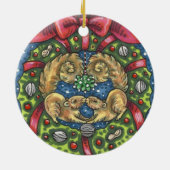 CUTE KISSING SQUIRRELS UNDER MISTLETOE, NUT WREATH セラミックオーナメント (裏面)