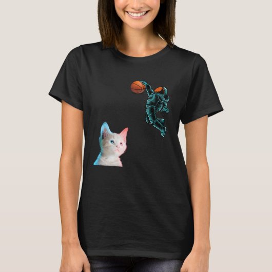 Cute Kitten Astronaut Playing Basketball For Cat Tシャツ (正面)