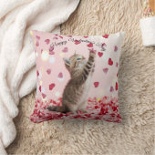 Cute Kitten Catching Valentine Heart Petals クッション (ブランケット)