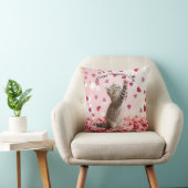 Cute Kitten Catching Valentine Heart Petals クッション (椅子)