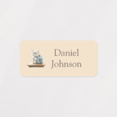 Cute Kitten with Backpack Neutral Clothes ラベル (デザイン2)