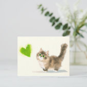 Cute Kitten with Green Heart – Minimal Design ポストカード (スタンド正面)