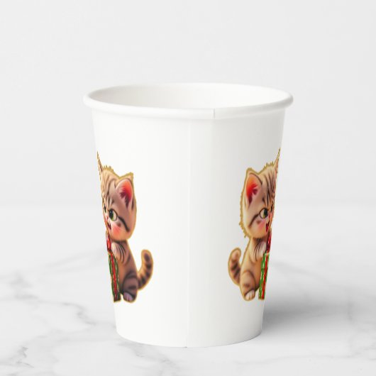 **Cute Kittens Fighting Over a Gift – Funny Christ 紙コップ (右)
