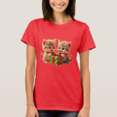 **Cute Kittens Fighting Over a Gift – Funny Christ Tシャツ (正面)