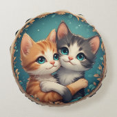 Cute Kittens Hugging Together ラウンドクッション (裏面)