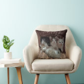 Cute Kittens in Basket Throw Pillow クッション (椅子)