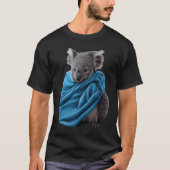 Cute Koala Animal Cuddling with Blue Blanket Koala Tシャツ (正面)