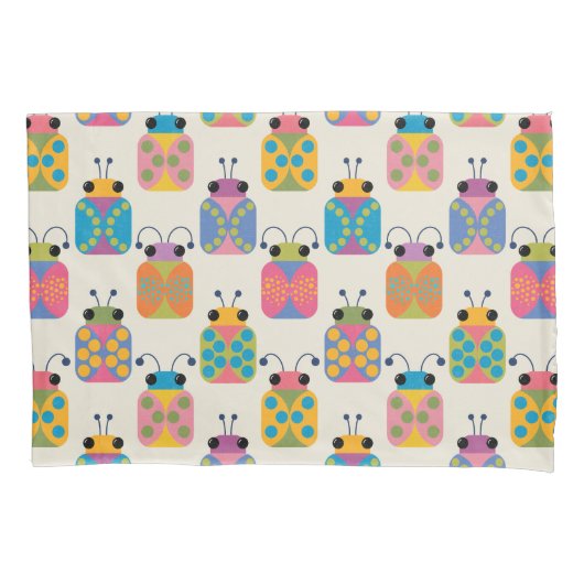 Cute Ladybug Pattern on Cream 枕カバー (正面)