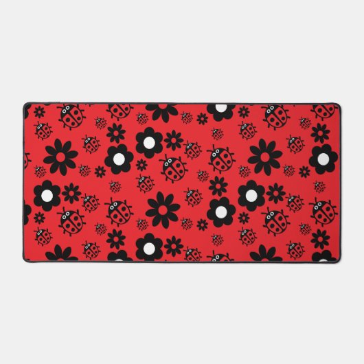 Cute ladybug Patterned デスクマット (正面)