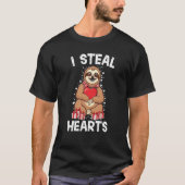Cute lazy sloth holding heart love sloth valentine tシャツ (正面)