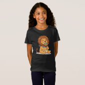 Cute Lion with Lollipop Kawaii Cartoon Lion Desi Tシャツ (正面フル)