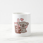 Cute Little Koala Bear Hugging Iced Coffee コーヒーマグカップ (中央)