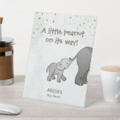 Cute Little Peanut On its Way Baby Shower 台座サイン (インサイチュ)