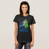 Cute Menorasaurus Rex Dinosaur Tree Christmas Happ Tシャツ (正面フル)