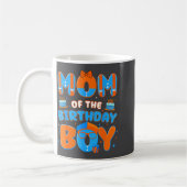 Cute Mom Of The Birthday Boy Matching Blue Orange  コーヒーマグカップ (左)