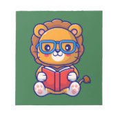 Cute Nerd Lion Reading a Book ノートパッド (正面)