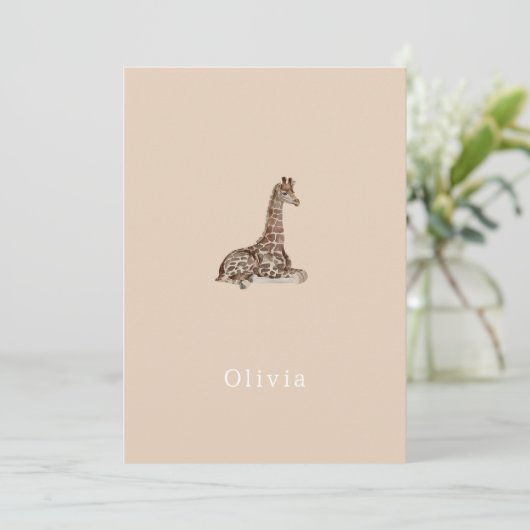 Cute Neutral Birth Announcement Giraffe Card 招待状 (スタンド正面)