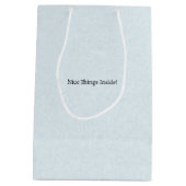 Cute Nice Things Inside Quote Blue Bag ミディアムペーパーバッグ (裏面)