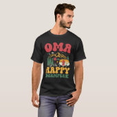 Cute Oma Of The Happy Camper Groovy Camping Trip Tシャツ (正面フル)