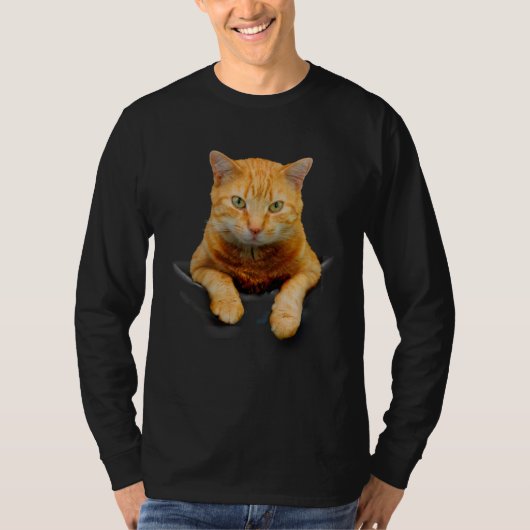 Cute Orange Cat in Pocket Cat Tシャツ (正面)