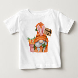CUTE ORANGE EASTER GNOME WITH CARROTS ベビーTシャツ
