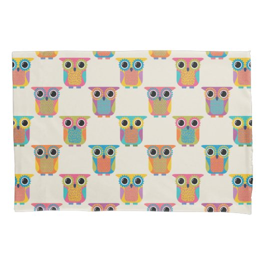 Cute Owl Pattern on Cream 枕カバー (正面)