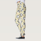Cute panda bear paw cream background レギンス (左)