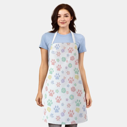 Cute Pastel Paw Prints and Flowers Pattern エプロン (着用した状態)