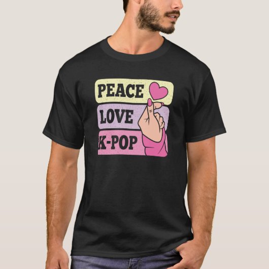 Cute Peace Love K Pop Music Korean Pastel Pink K P Tシャツ (正面)